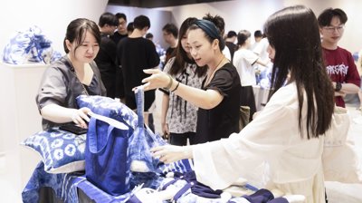 教育教學(xué)成果展|在手工扎染、蠟染工藝中感受傳統(tǒng)之美